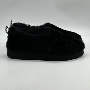 UGG Classic Cozy Bootie. Size 8
